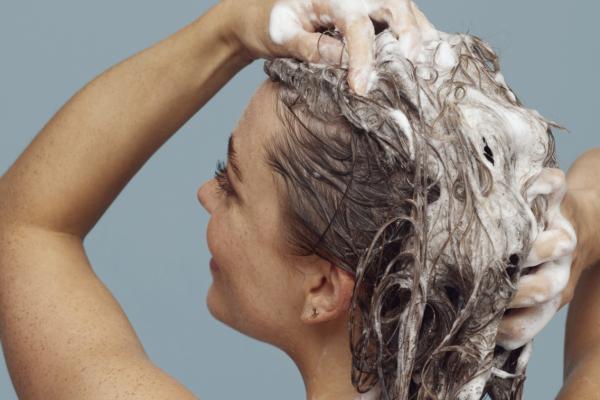 Should You Worry About a Carcinogen in Your Shampoo?